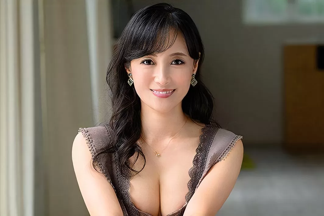 平岡里枝子が出演する熟女エロ動画まとめ